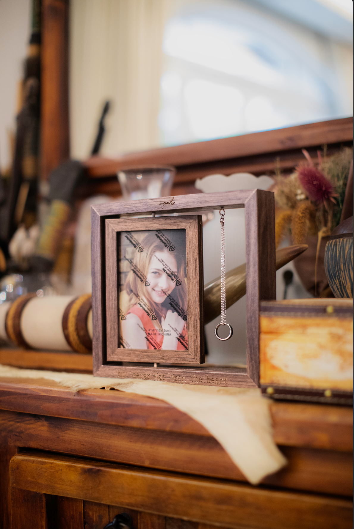 Urn Frame | Keepsake Jewellery | Urn | Home Memorial | Singapore | Apart.sg