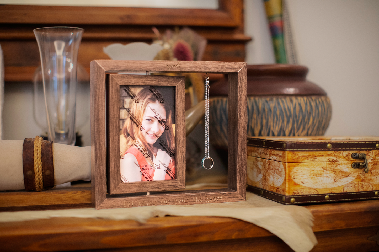 Urn Frame | Keepsake Jewellery | Urn | Home Memorial | Apart.sg | Singapore